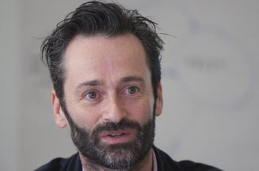 Res_4012828_colin_strong